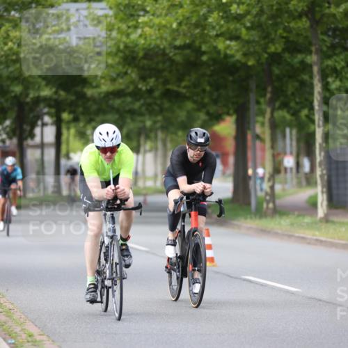 10.08.2025 - GEWOBA Citytriathlon Bremen Yannick Fuchs http://msf.ph/oto/8543878 10.08.2025 12:52:24 Radfahren 599, 603, 639, 701, 834, 858, 891, 905, 1037 meine-sportfotos.de