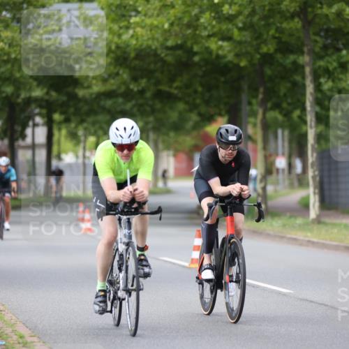 10.08.2025 - GEWOBA Citytriathlon Bremen Yannick Fuchs http://msf.ph/oto/8543881 10.08.2025 12:52:24 Radfahren 599, 603, 639, 701, 834, 858, 891, 905, 1037 meine-sportfotos.de