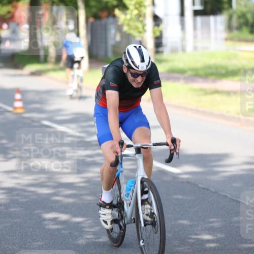 10.08.2025 - GEWOBA Citytriathlon Bremen Yannick Fuchs http://msf.ph/oto/8543883 10.08.2025 10:54:49 Radfahren 33, 85, 373, 378, 452, 456 meine-sportfotos.de