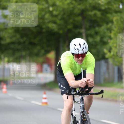 10.08.2025 - GEWOBA Citytriathlon Bremen Yannick Fuchs http://msf.ph/oto/8543884 10.08.2025 12:52:25 Radfahren 599, 603, 639, 701, 834, 858, 891, 905, 1037 meine-sportfotos.de