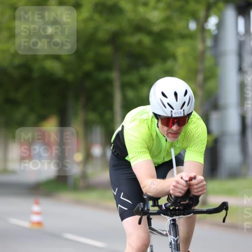 10.08.2025 - GEWOBA Citytriathlon Bremen Yannick Fuchs http://msf.ph/oto/8543887 10.08.2025 12:52:25 Radfahren 599, 603, 639, 701, 834, 858, 891, 905, 1037 meine-sportfotos.de