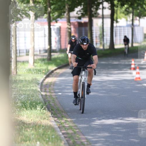 10.08.2025 - GEWOBA Citytriathlon Bremen Yannick Fuchs http://msf.ph/oto/8543889 10.08.2025 10:54:52 Radfahren 33, 85, 373, 378, 452, 456 meine-sportfotos.de
