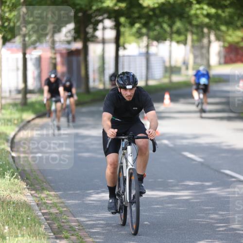 10.08.2025 - GEWOBA Citytriathlon Bremen Yannick Fuchs http://msf.ph/oto/8543892 10.08.2025 10:54:53 Radfahren 33, 85, 373, 378, 452, 456 meine-sportfotos.de