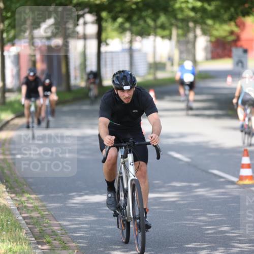 10.08.2025 - GEWOBA Citytriathlon Bremen Yannick Fuchs http://msf.ph/oto/8543897 10.08.2025 10:54:53 Radfahren 33, 85, 373, 378, 452, 456 meine-sportfotos.de