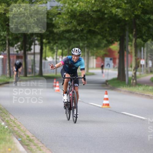 10.08.2025 - GEWOBA Citytriathlon Bremen Yannick Fuchs http://msf.ph/oto/8543900 10.08.2025 12:52:26 Radfahren 599, 603, 639, 701, 834, 858, 891, 1037 meine-sportfotos.de