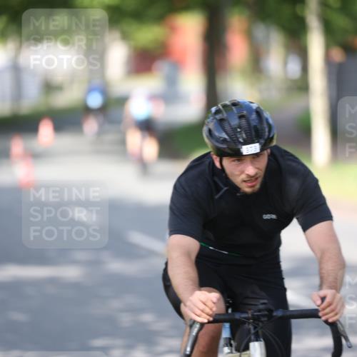 10.08.2025 - GEWOBA Citytriathlon Bremen Yannick Fuchs http://msf.ph/oto/8543902 10.08.2025 10:54:54 Radfahren 33, 85, 373, 378, 452, 456 meine-sportfotos.de