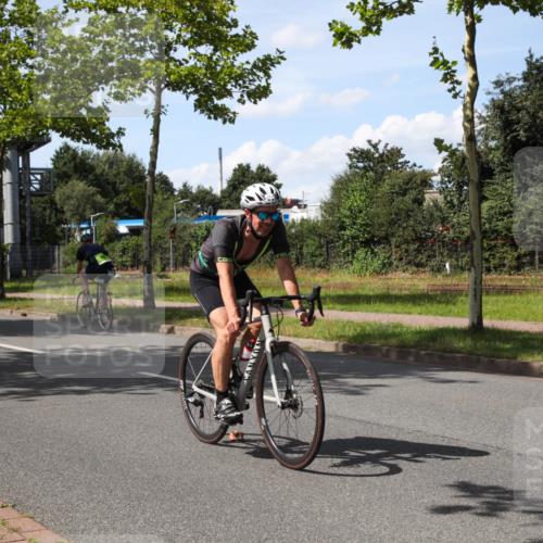 10.08.2025 - GEWOBA Citytriathlon Bremen Yannick Fuchs http://msf.ph/oto/8543903 10.08.2025 14:40:29 Radfahren 29, 47, 131, 242, 258, 297, 529 meine-sportfotos.de