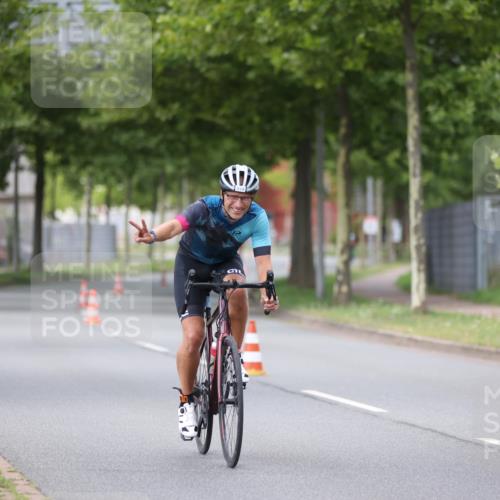 10.08.2025 - GEWOBA Citytriathlon Bremen Yannick Fuchs http://msf.ph/oto/8543904 10.08.2025 12:52:27 Radfahren 599, 603, 639, 701, 834, 858, 891, 1037 meine-sportfotos.de