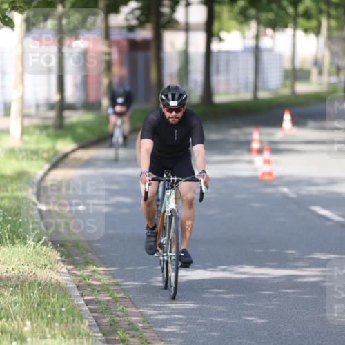 10.08.2025 - GEWOBA Citytriathlon Bremen Yannick Fuchs http://msf.ph/oto/8543906 10.08.2025 10:54:55 Radfahren 33, 85, 373, 378, 452, 456 meine-sportfotos.de