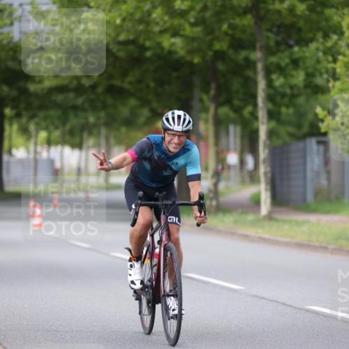 10.08.2025 - GEWOBA Citytriathlon Bremen Yannick Fuchs http://msf.ph/oto/8543907 10.08.2025 12:52:27 Radfahren 599, 603, 639, 701, 834, 858, 891, 1037 meine-sportfotos.de