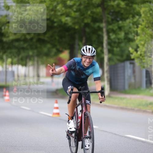 10.08.2025 - GEWOBA Citytriathlon Bremen Yannick Fuchs http://msf.ph/oto/8543910 10.08.2025 12:52:27 Radfahren 599, 603, 639, 701, 834, 858, 891, 1037 meine-sportfotos.de