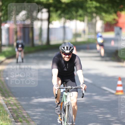 10.08.2025 - GEWOBA Citytriathlon Bremen Yannick Fuchs http://msf.ph/oto/8543913 10.08.2025 10:54:56 Radfahren 33, 85, 373, 378, 452 meine-sportfotos.de