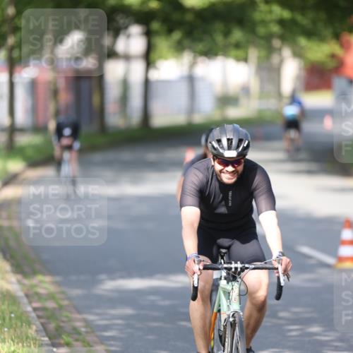 10.08.2025 - GEWOBA Citytriathlon Bremen Yannick Fuchs http://msf.ph/oto/8543917 10.08.2025 10:54:56 Radfahren 33, 85, 373, 378, 452 meine-sportfotos.de