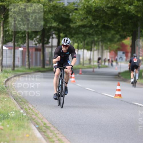 10.08.2025 - GEWOBA Citytriathlon Bremen Yannick Fuchs http://msf.ph/oto/8543922 10.08.2025 12:52:30 Radfahren 579, 599, 603, 639, 701, 834, 858, 891 meine-sportfotos.de