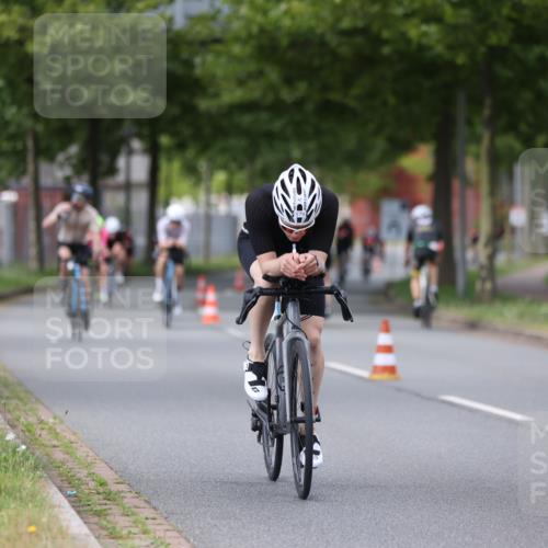10.08.2025 - GEWOBA Citytriathlon Bremen Yannick Fuchs http://msf.ph/oto/8543950 10.08.2025 12:52:41 Radfahren 565, 579, 635, 639, 642, 686, 763, 915, 919, 956 meine-sportfotos.de