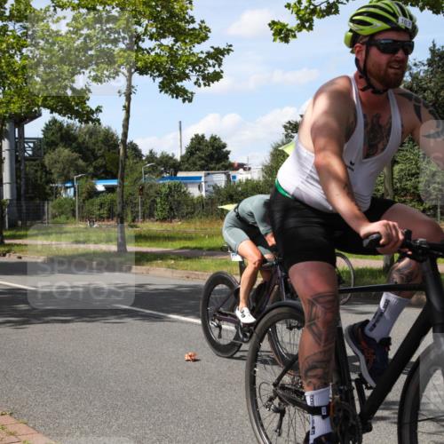 10.08.2025 - GEWOBA Citytriathlon Bremen Yannick Fuchs http://msf.ph/oto/8543964 10.08.2025 14:41:06 Radfahren 103, 142, 177, 204, 249, 253, 266, 353, 431, 432, 476, 477 meine-sportfotos.de