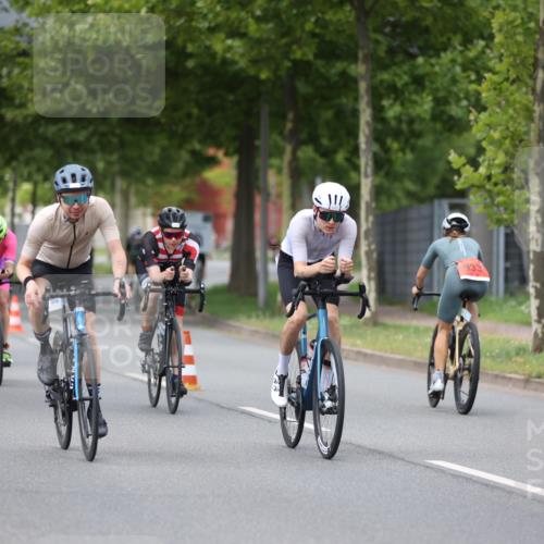 10.08.2025 - GEWOBA Citytriathlon Bremen Yannick Fuchs http://msf.ph/oto/8543965 10.08.2025 12:52:43 Radfahren 565, 579, 635, 639, 642, 686, 763, 915, 919, 956 meine-sportfotos.de