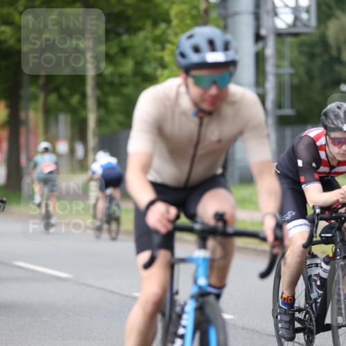 10.08.2025 - GEWOBA Citytriathlon Bremen Yannick Fuchs http://msf.ph/oto/8543974 10.08.2025 12:52:44 Radfahren 565, 579, 635, 639, 642, 686, 763, 915, 919, 956 meine-sportfotos.de