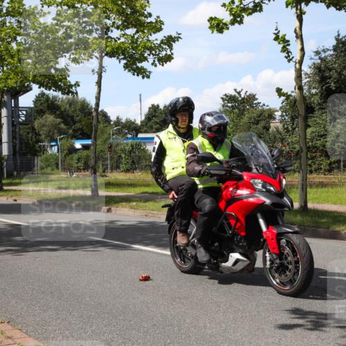 10.08.2025 - GEWOBA Citytriathlon Bremen Yannick Fuchs http://msf.ph/oto/8543999 10.08.2025 14:41:24 Radfahren 36, 249, 266, 280, 306, 343, 353, 431 meine-sportfotos.de
