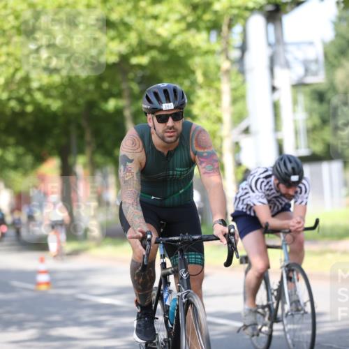10.08.2025 - GEWOBA Citytriathlon Bremen Yannick Fuchs http://msf.ph/oto/8544000 10.08.2025 10:55:23 Radfahren 19, 163, 211, 219, 397, 418 meine-sportfotos.de