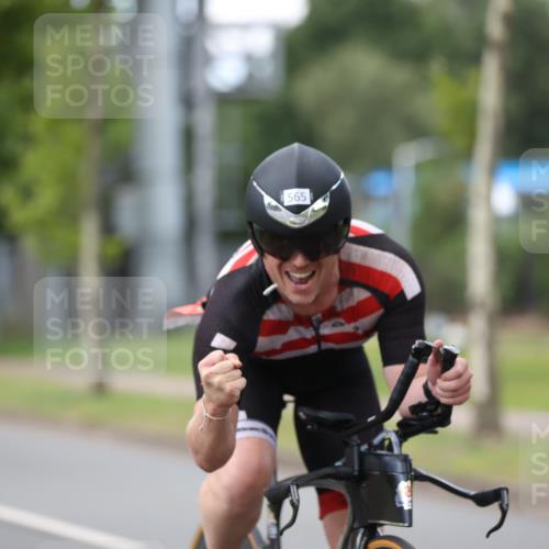 10.08.2025 - GEWOBA Citytriathlon Bremen Yannick Fuchs http://msf.ph/oto/8544001 10.08.2025 12:52:48 Radfahren 565, 579, 635, 642, 686, 763, 915, 919, 956 meine-sportfotos.de
