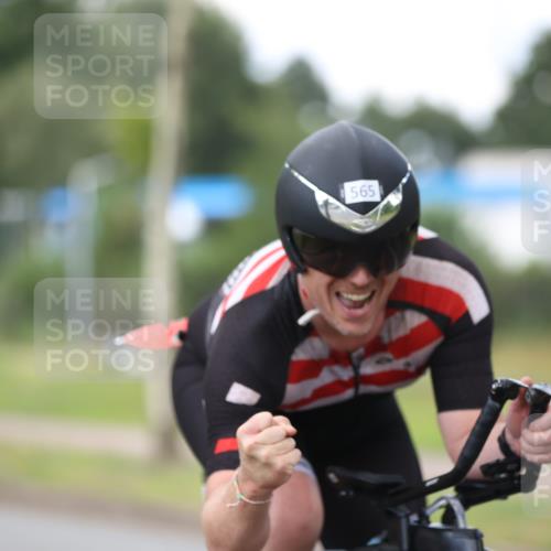 10.08.2025 - GEWOBA Citytriathlon Bremen Yannick Fuchs http://msf.ph/oto/8544002 10.08.2025 12:52:48 Radfahren 565, 579, 635, 642, 686, 763, 915, 919, 956 meine-sportfotos.de