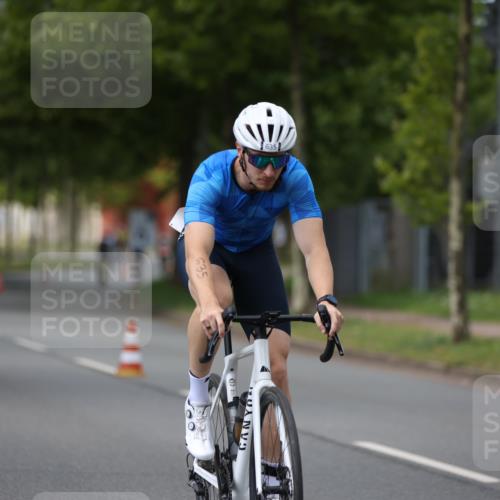 10.08.2025 - GEWOBA Citytriathlon Bremen Yannick Fuchs http://msf.ph/oto/8544009 10.08.2025 12:52:51 Radfahren 565, 579, 635, 642, 686, 763, 915, 919, 956 meine-sportfotos.de