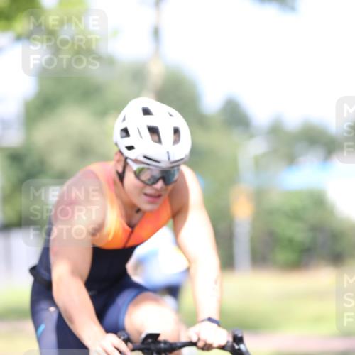 10.08.2025 - GEWOBA Citytriathlon Bremen Yannick Fuchs http://msf.ph/oto/8544017 10.08.2025 10:55:29 Radfahren 19, 211, 219, 397, 444 meine-sportfotos.de