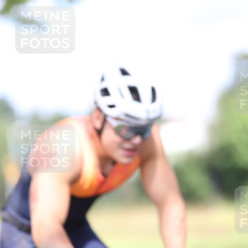 10.08.2025 - GEWOBA Citytriathlon Bremen Yannick Fuchs http://msf.ph/oto/8544019 10.08.2025 10:55:29 Radfahren 19, 211, 219, 397, 444 meine-sportfotos.de