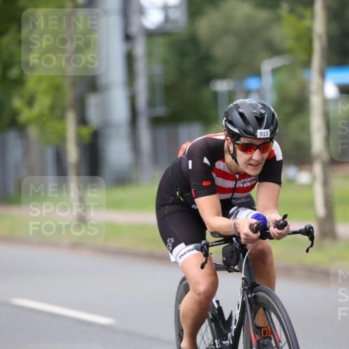 10.08.2025 - GEWOBA Citytriathlon Bremen Yannick Fuchs http://msf.ph/oto/8544029 10.08.2025 12:52:55 Radfahren 565, 635, 642, 686, 763, 833, 895, 915, 919, 956 meine-sportfotos.de