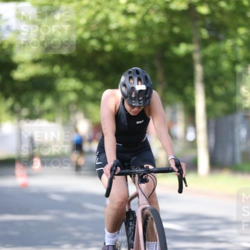 10.08.2025 - GEWOBA Citytriathlon Bremen Yannick Fuchs http://msf.ph/oto/8544038 10.08.2025 10:55:42 Radfahren 93, 117, 207, 444, 480 meine-sportfotos.de