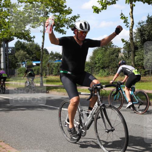 10.08.2025 - GEWOBA Citytriathlon Bremen Yannick Fuchs http://msf.ph/oto/8544049 10.08.2025 14:41:57 Radfahren 56, 209, 213, 235, 246, 250, 262, 317, 478, 480 meine-sportfotos.de