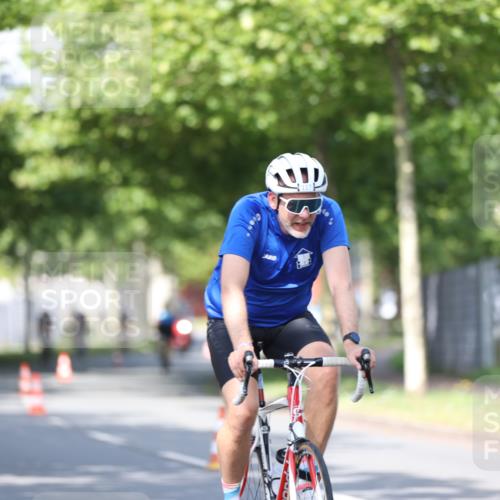10.08.2025 - GEWOBA Citytriathlon Bremen Yannick Fuchs http://msf.ph/oto/8544051 10.08.2025 10:55:44 Radfahren 93, 117, 207, 444, 480 meine-sportfotos.de