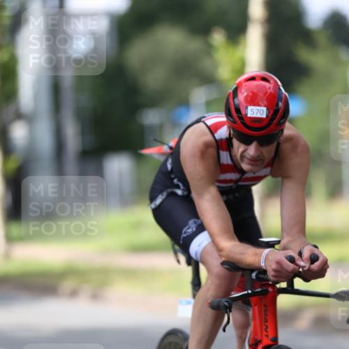 10.08.2025 - GEWOBA Citytriathlon Bremen Yannick Fuchs http://msf.ph/oto/8544100 10.08.2025 12:53:19 Radfahren 570, 734, 759, 872, 902, 966 meine-sportfotos.de