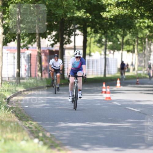 10.08.2025 - GEWOBA Citytriathlon Bremen Yannick Fuchs http://msf.ph/oto/8544102 10.08.2025 10:55:59 Radfahren 69, 93, 99, 119, 207, 466, 480, 485, 497 meine-sportfotos.de
