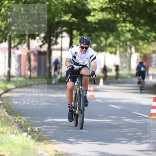 10.08.2025 - GEWOBA Citytriathlon Bremen Yannick Fuchs http://msf.ph/oto/8544115 10.08.2025 10:56:02 Radfahren 69, 93, 99, 119, 207, 464, 466, 485, 497 meine-sportfotos.de