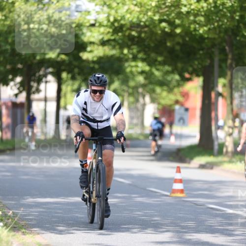 10.08.2025 - GEWOBA Citytriathlon Bremen Yannick Fuchs http://msf.ph/oto/8544122 10.08.2025 10:56:03 Radfahren 69, 93, 99, 119, 207, 464, 466, 485, 497 meine-sportfotos.de
