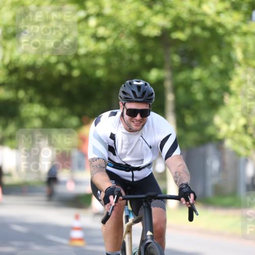 10.08.2025 - GEWOBA Citytriathlon Bremen Yannick Fuchs http://msf.ph/oto/8544126 10.08.2025 10:56:03 Radfahren 69, 93, 99, 119, 207, 464, 466, 485, 497 meine-sportfotos.de