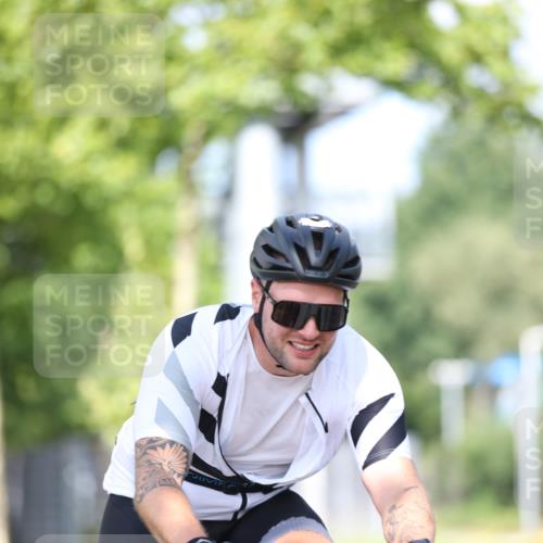 10.08.2025 - GEWOBA Citytriathlon Bremen Yannick Fuchs http://msf.ph/oto/8544131 10.08.2025 10:56:04 Radfahren 69, 93, 99, 119, 207, 429, 464, 466, 485, 497 meine-sportfotos.de