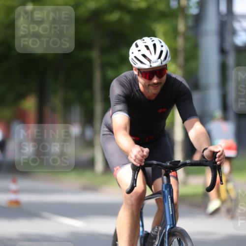 10.08.2025 - GEWOBA Citytriathlon Bremen Yannick Fuchs http://msf.ph/oto/8544132 10.08.2025 12:53:25 Radfahren 570, 631, 734, 759, 872, 902, 933, 966, 1035 meine-sportfotos.de