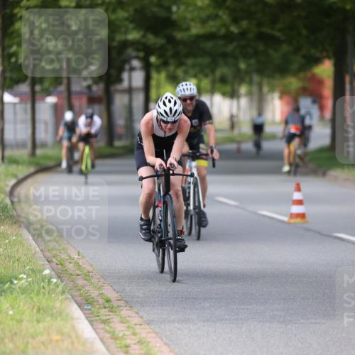 10.08.2025 - GEWOBA Citytriathlon Bremen Yannick Fuchs http://msf.ph/oto/8544137 10.08.2025 12:53:29 Radfahren 570, 631, 734, 759, 872, 902, 933, 966, 1035 meine-sportfotos.de
