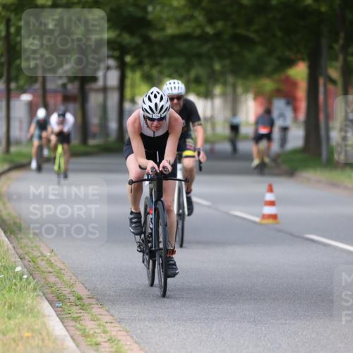 10.08.2025 - GEWOBA Citytriathlon Bremen Yannick Fuchs http://msf.ph/oto/8544140 10.08.2025 12:53:29 Radfahren 570, 631, 734, 759, 872, 902, 933, 966, 1035 meine-sportfotos.de