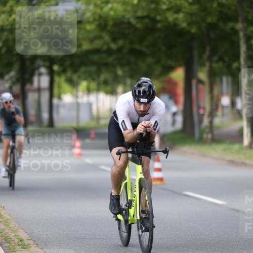 10.08.2025 - GEWOBA Citytriathlon Bremen Yannick Fuchs http://msf.ph/oto/8544161 10.08.2025 12:53:32 Radfahren 570, 631, 759, 872, 902, 933, 966, 1035 meine-sportfotos.de