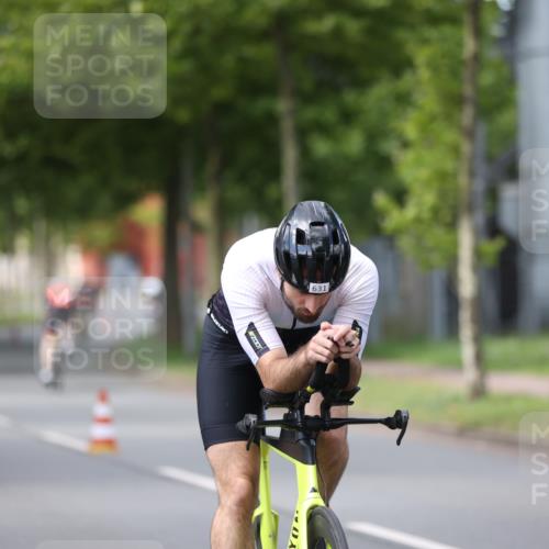 10.08.2025 - GEWOBA Citytriathlon Bremen Yannick Fuchs http://msf.ph/oto/8544168 10.08.2025 12:53:32 Radfahren 570, 631, 759, 872, 902, 933, 966, 1035 meine-sportfotos.de