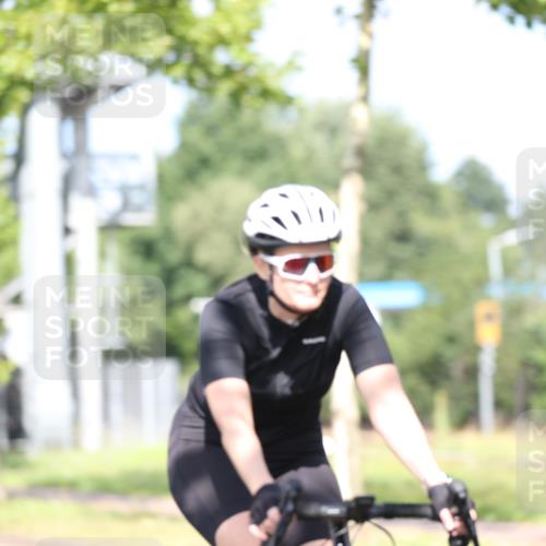 10.08.2025 - GEWOBA Citytriathlon Bremen Yannick Fuchs http://msf.ph/oto/8544187 10.08.2025 10:56:14 Radfahren 69, 99, 115, 119, 401, 429, 464, 466, 497 meine-sportfotos.de