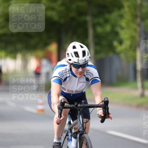 10.08.2025 - GEWOBA Citytriathlon Bremen Yannick Fuchs http://msf.ph/oto/8544209 10.08.2025 12:53:37 Radfahren 631, 739, 759, 902, 933, 966, 1035 meine-sportfotos.de