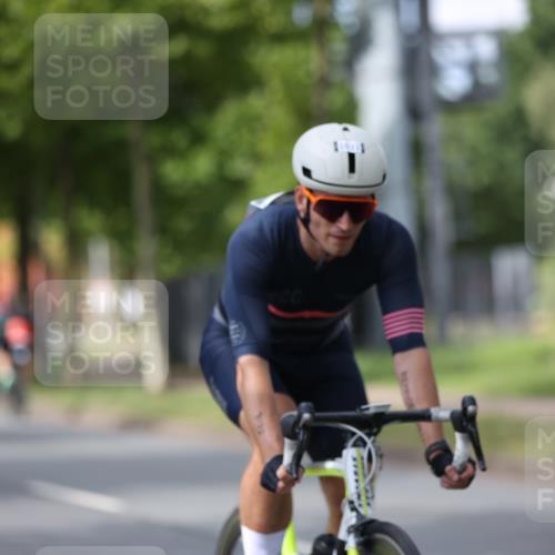 10.08.2025 - GEWOBA Citytriathlon Bremen Yannick Fuchs http://msf.ph/oto/8544250 10.08.2025 12:54:03 Radfahren 742, 750, 797, 1006, 1032, 1039 meine-sportfotos.de