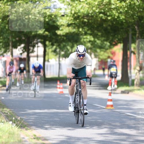 10.08.2025 - GEWOBA Citytriathlon Bremen Yannick Fuchs http://msf.ph/oto/8544267 10.08.2025 10:56:38 Radfahren 31, 67, 203, 447, 455 meine-sportfotos.de