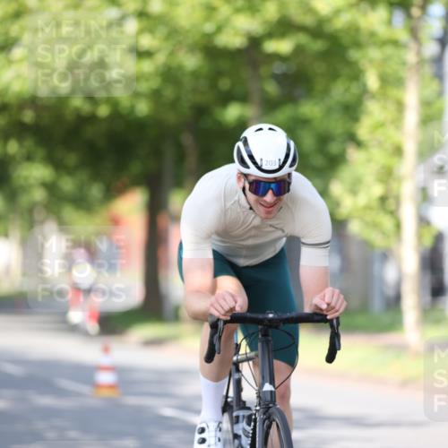 10.08.2025 - GEWOBA Citytriathlon Bremen Yannick Fuchs http://msf.ph/oto/8544276 10.08.2025 10:56:39 Radfahren 31, 67, 203, 447, 455 meine-sportfotos.de
