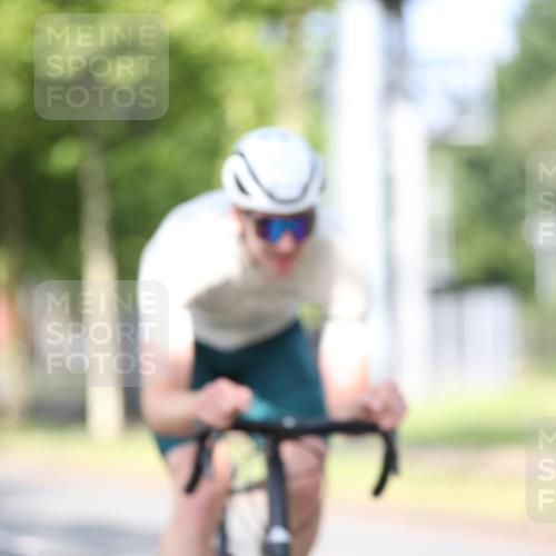 10.08.2025 - GEWOBA Citytriathlon Bremen Yannick Fuchs http://msf.ph/oto/8544278 10.08.2025 10:56:39 Radfahren 31, 67, 203, 447, 455 meine-sportfotos.de